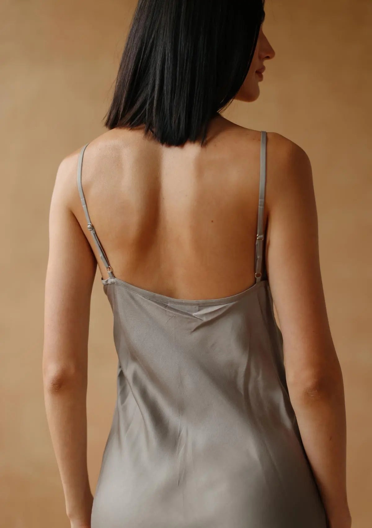 AKAIA BIAS SLIP DRESS - SILBER