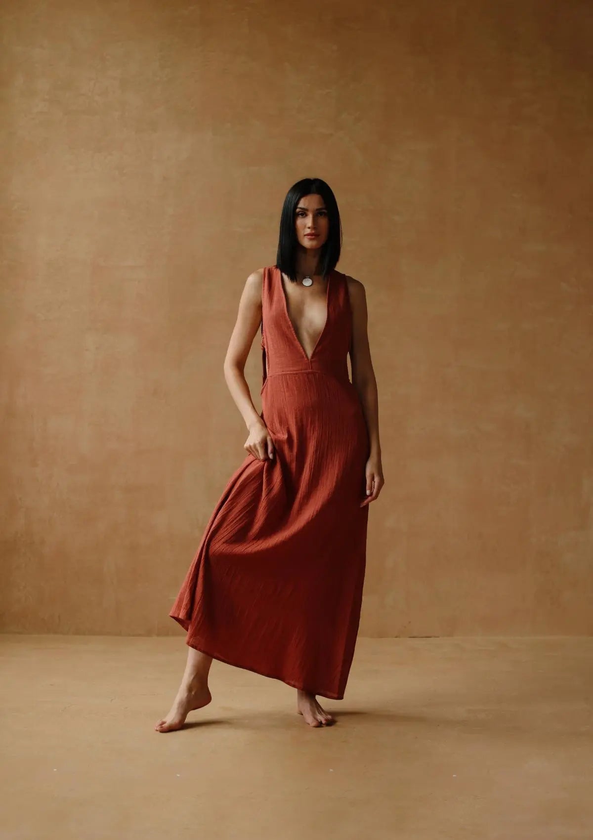 RAYA MAXI-KLEID MIT CUTOUTS – BAKED CLAY