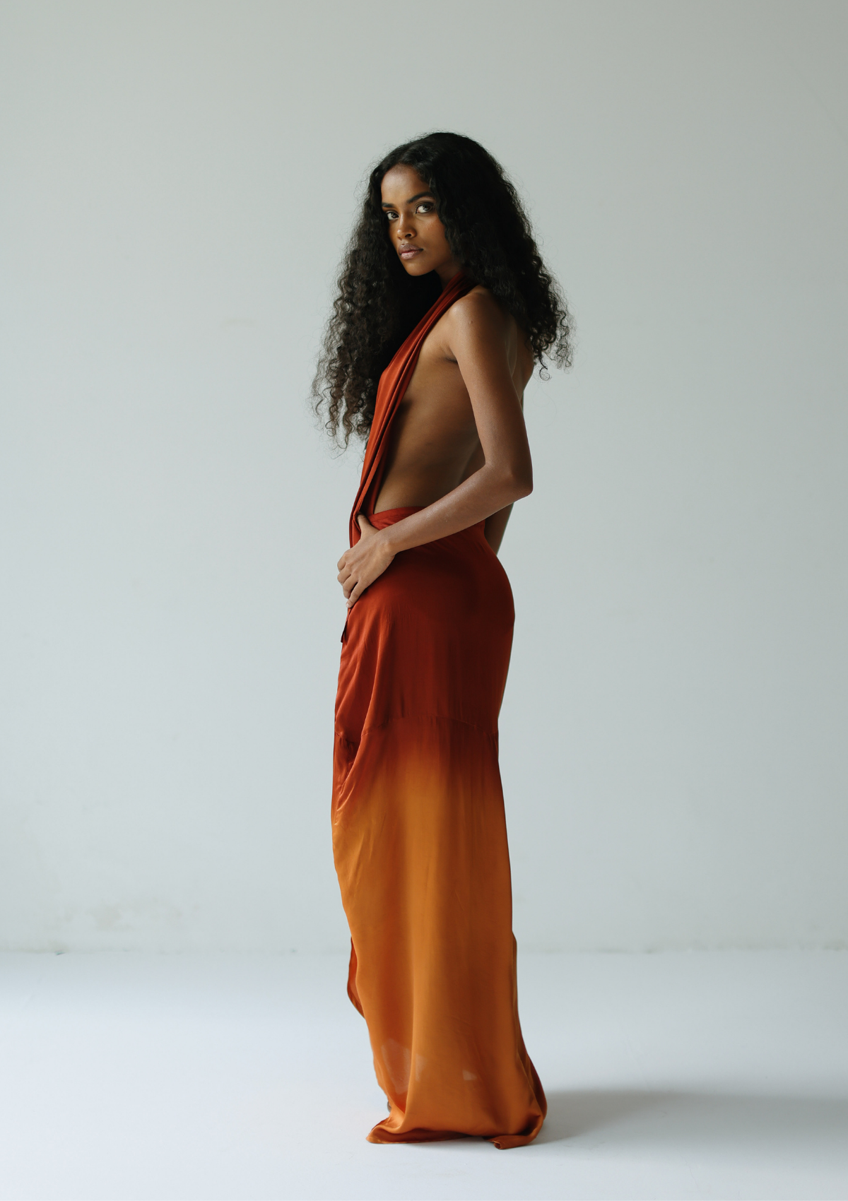 KAFTÁN CON CAPUCHA - OMBRE PICANTE