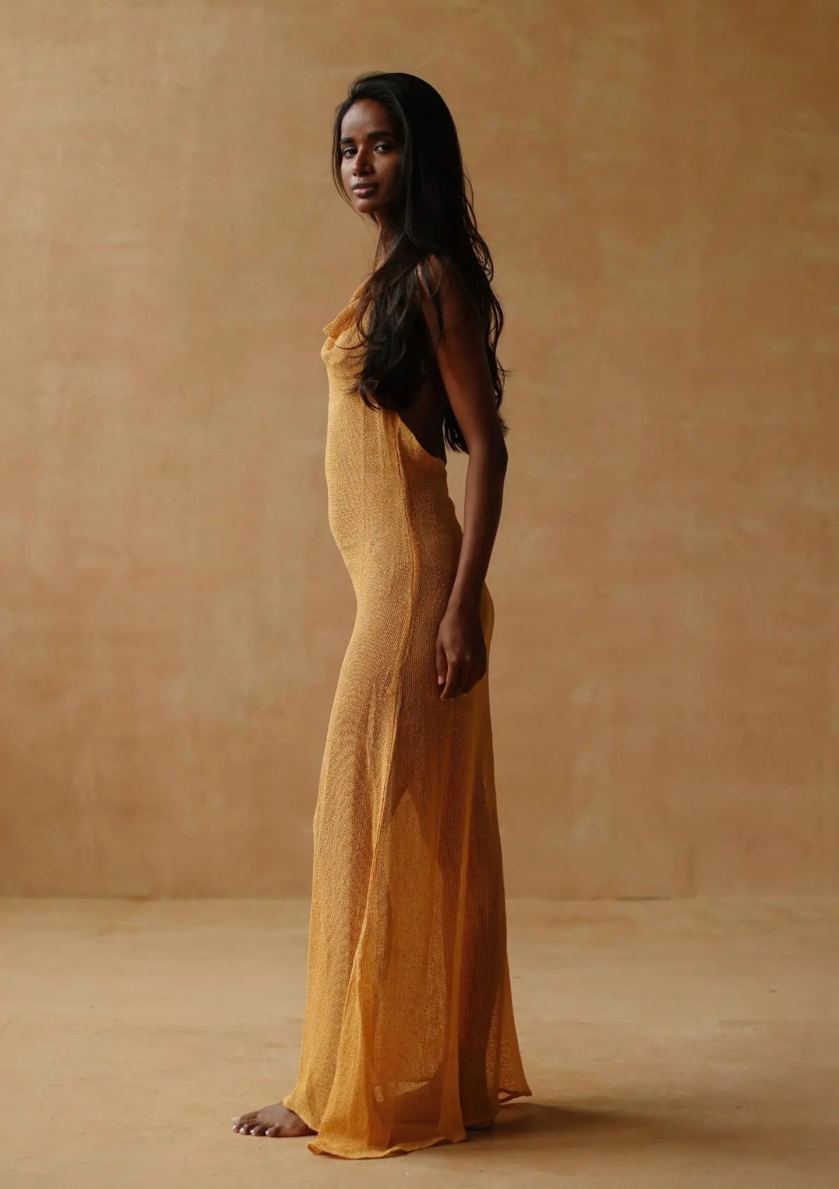 MARA NECKHOLDERKLEID - GOLDENE APRIKOSE