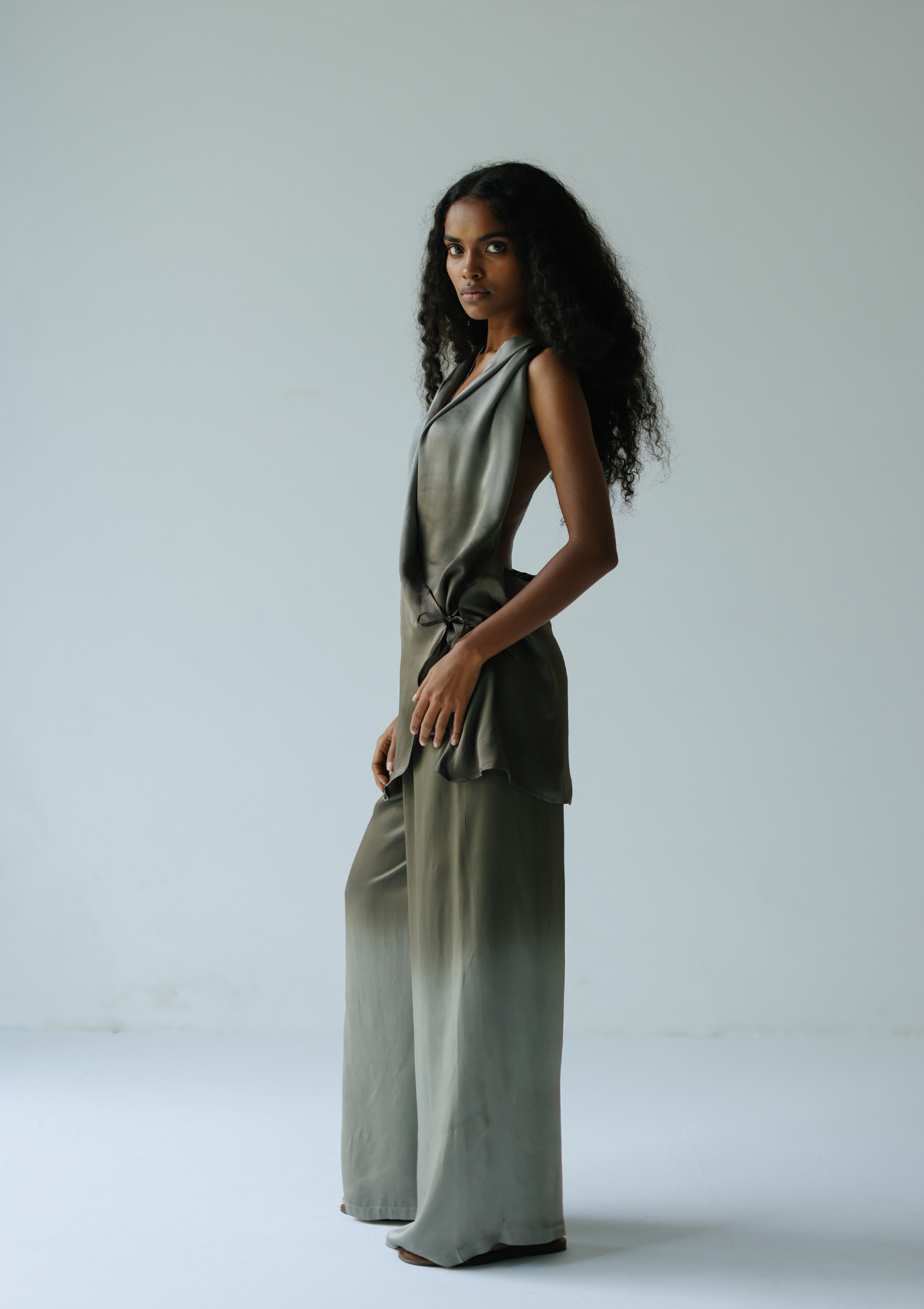 OPEN HOOD TOP- TEA LEAF TO VETIVER