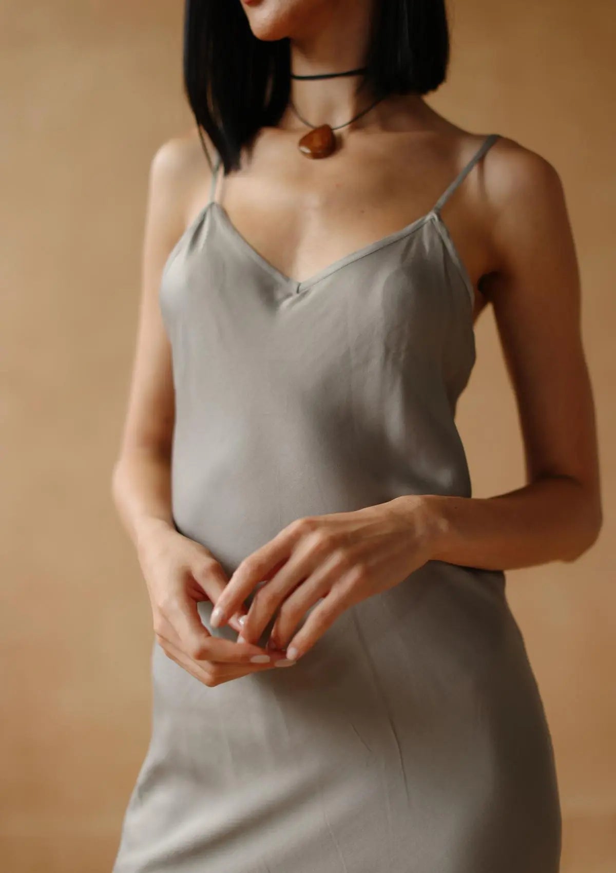 AKAIA BIAS SLIP DRESS - SILBER