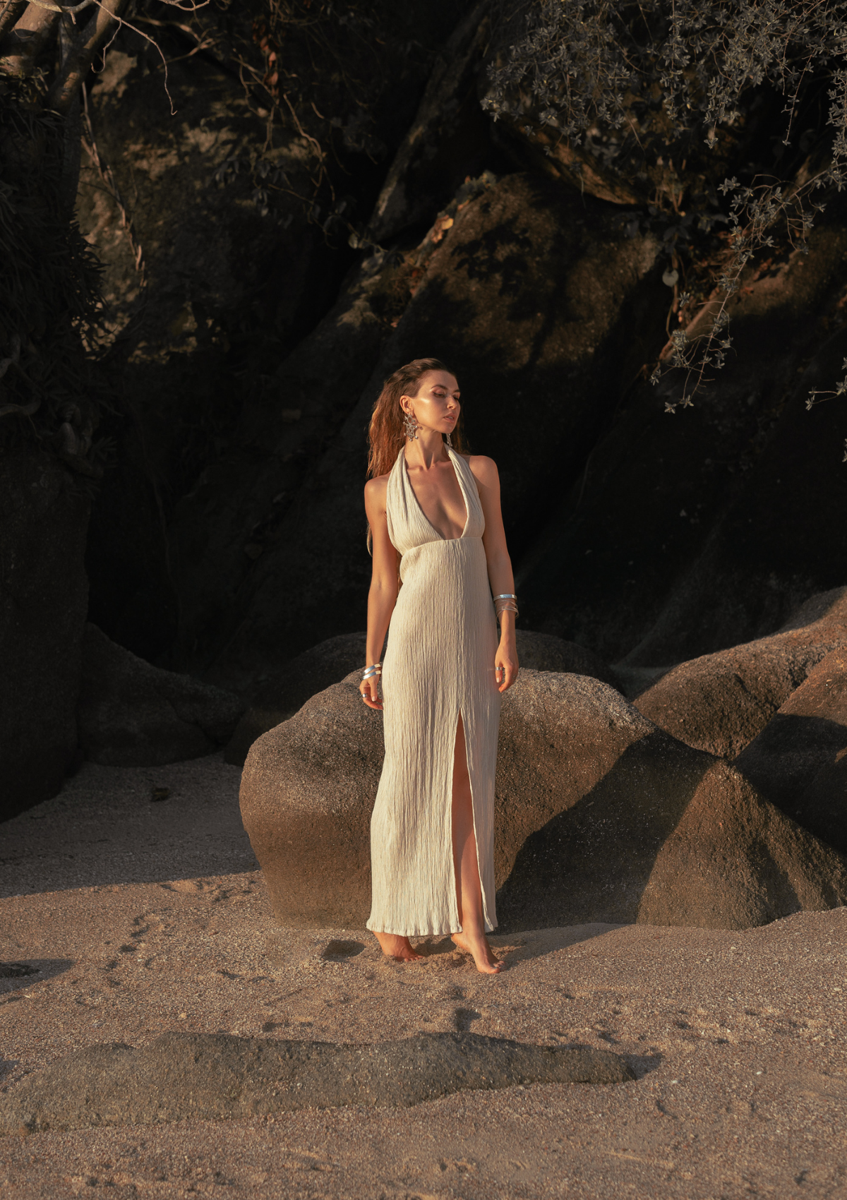 VESTIDO RAY CON CUELLO HALTER - NATURAL