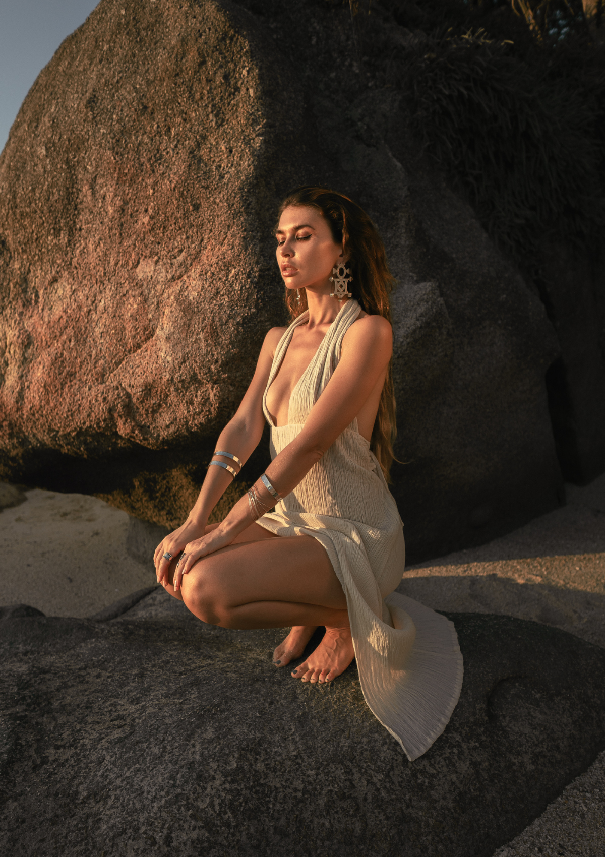 VESTIDO RAY CON CUELLO HALTER - NATURAL