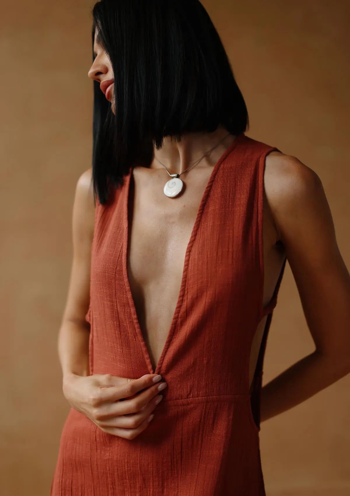 RAYA MAXI-KLEID MIT CUTOUTS – BAKED CLAY