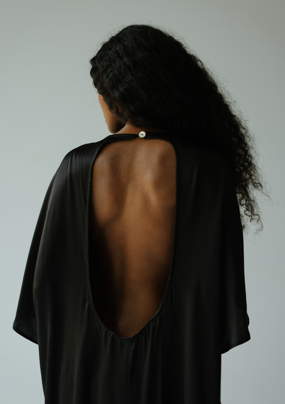 CAFTÁN LARGO ARIA - NEGRO