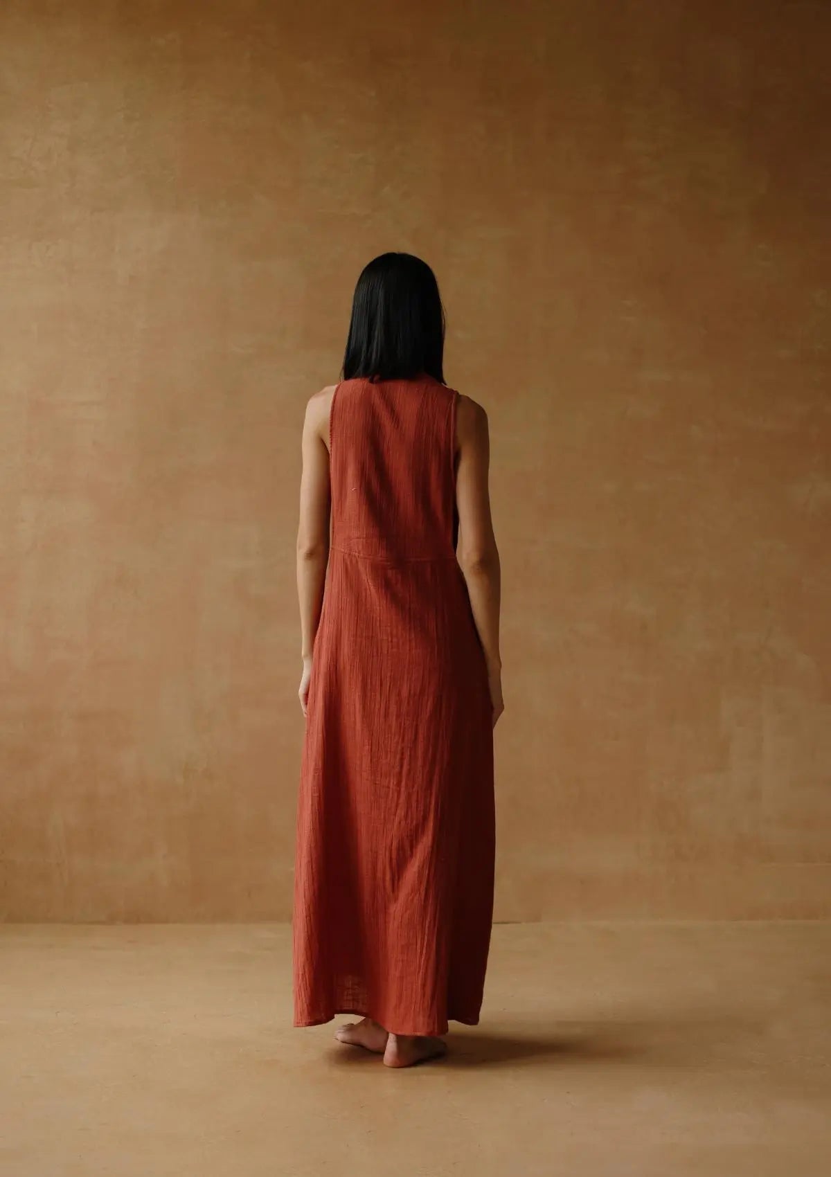 RAYA MAXI-KLEID MIT CUTOUTS – BAKED CLAY