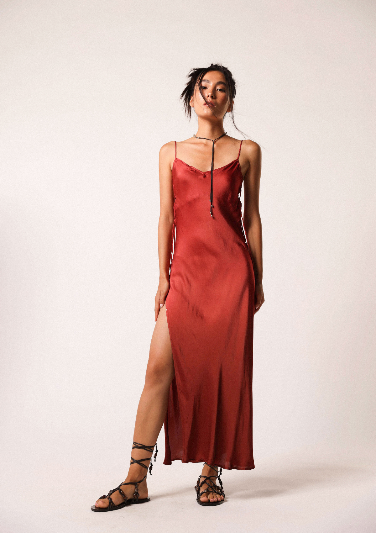 VESTIDO BIAS MAHALA - OMBRÉ ACEITE DE AJÍ / COBRE MARRÓN