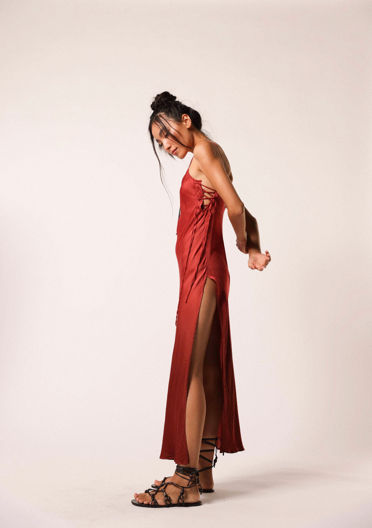 VESTIDO BIAS MAHALA - OMBRÉ ACEITE DE AJÍ / COBRE MARRÓN